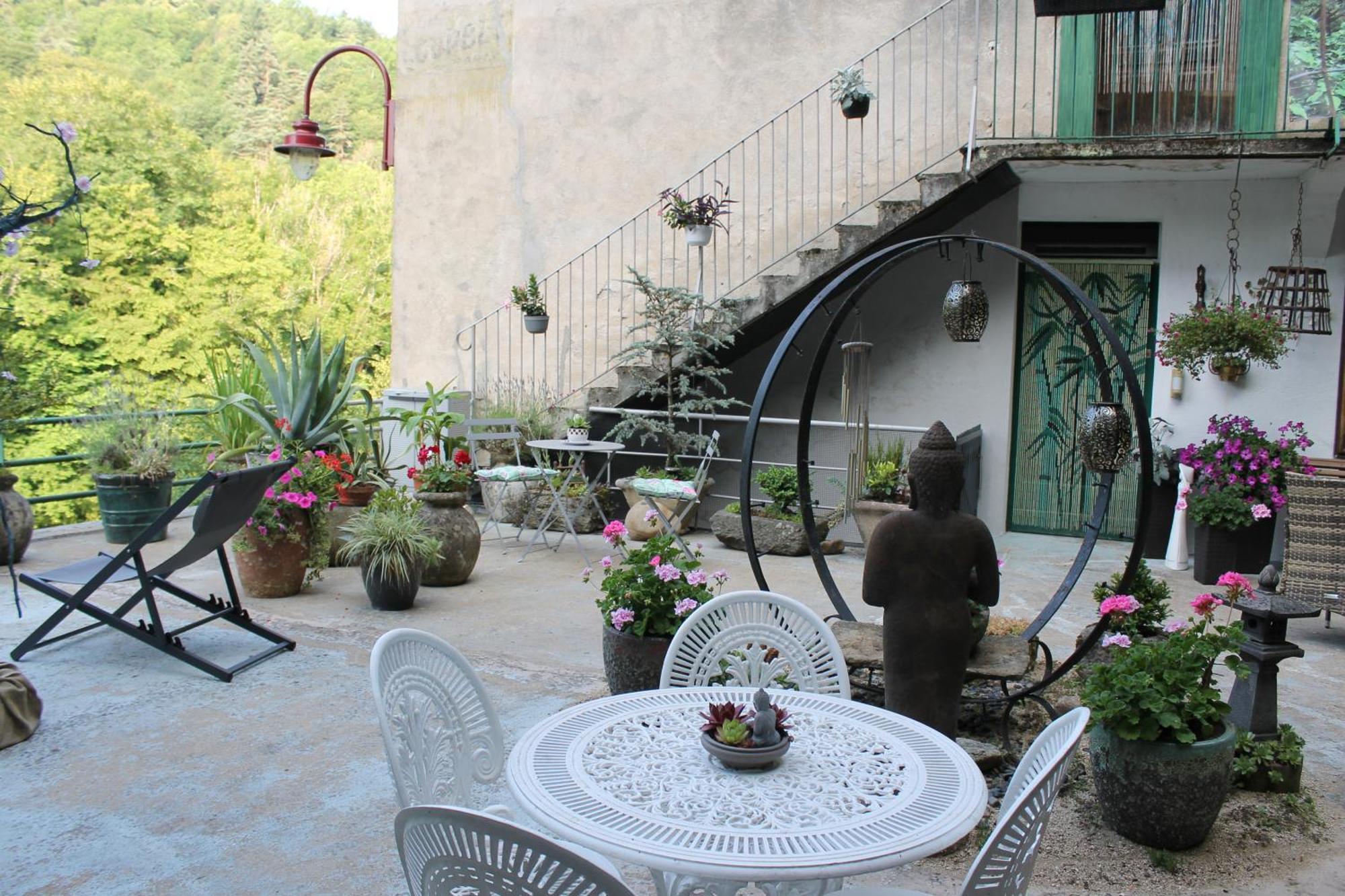 Olliergues Chambre Bounty, B&B, Cuisine Privee, Lit Queen Size, Terrasse, Parking, Garage المظهر الخارجي الصورة