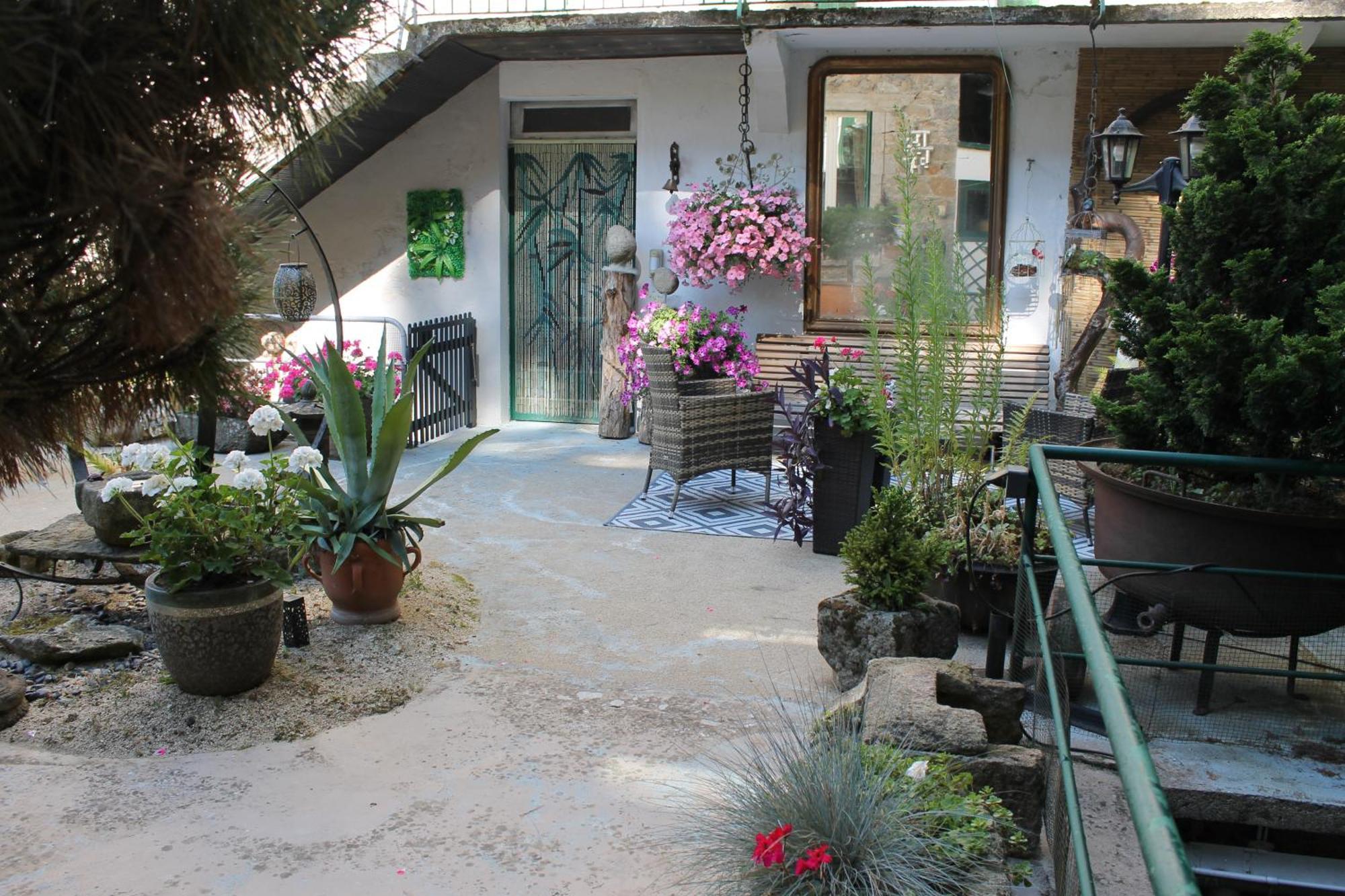 Olliergues Chambre Bounty, B&B, Cuisine Privee, Lit Queen Size, Terrasse, Parking, Garage المظهر الخارجي الصورة