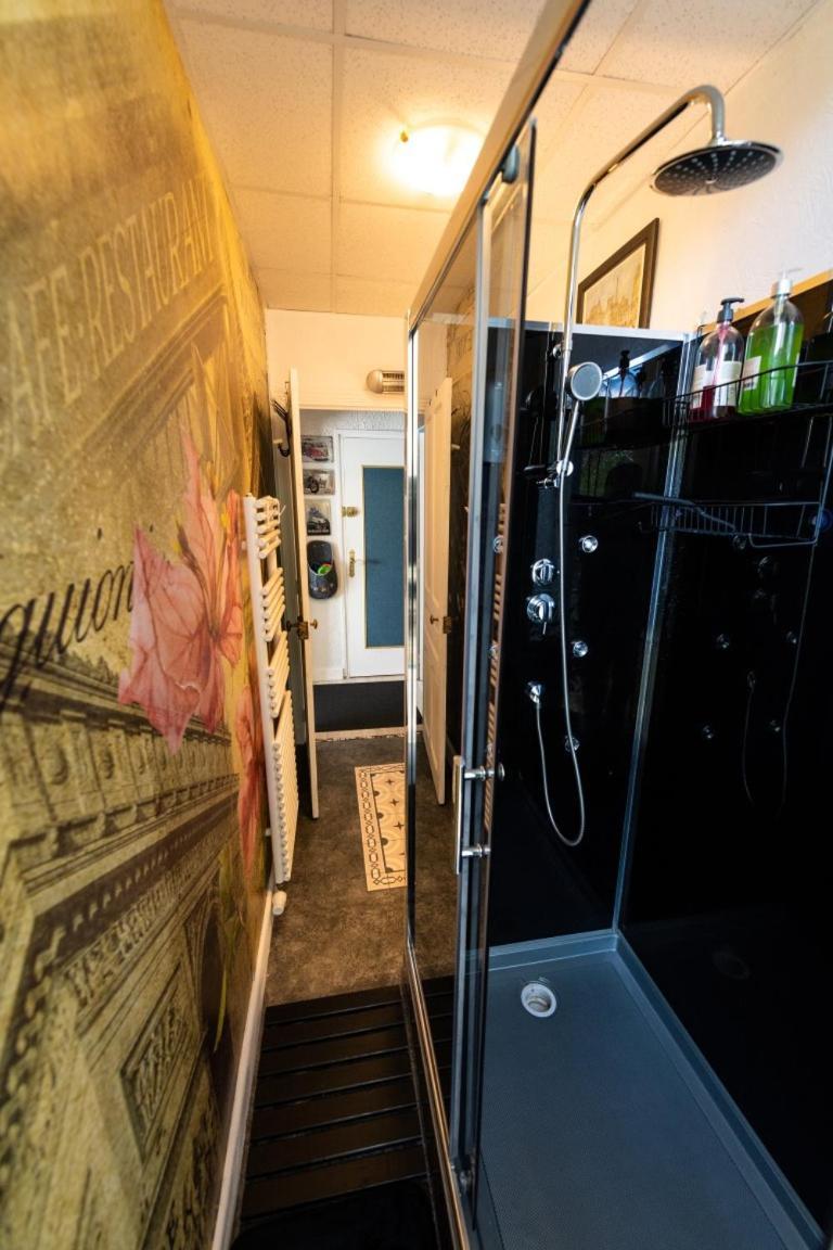 Olliergues Chambre Bounty, B&B, Cuisine Privee, Lit Queen Size, Terrasse, Parking, Garage المظهر الخارجي الصورة